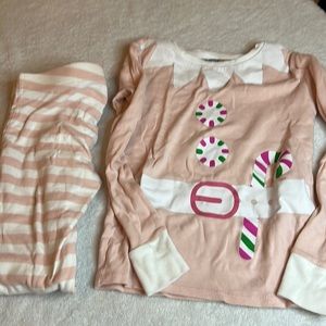 Old Navy holiday pajamas size medium (8)